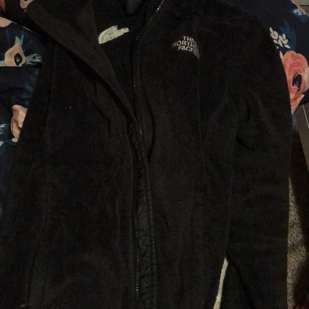 Black junior north face jacket!